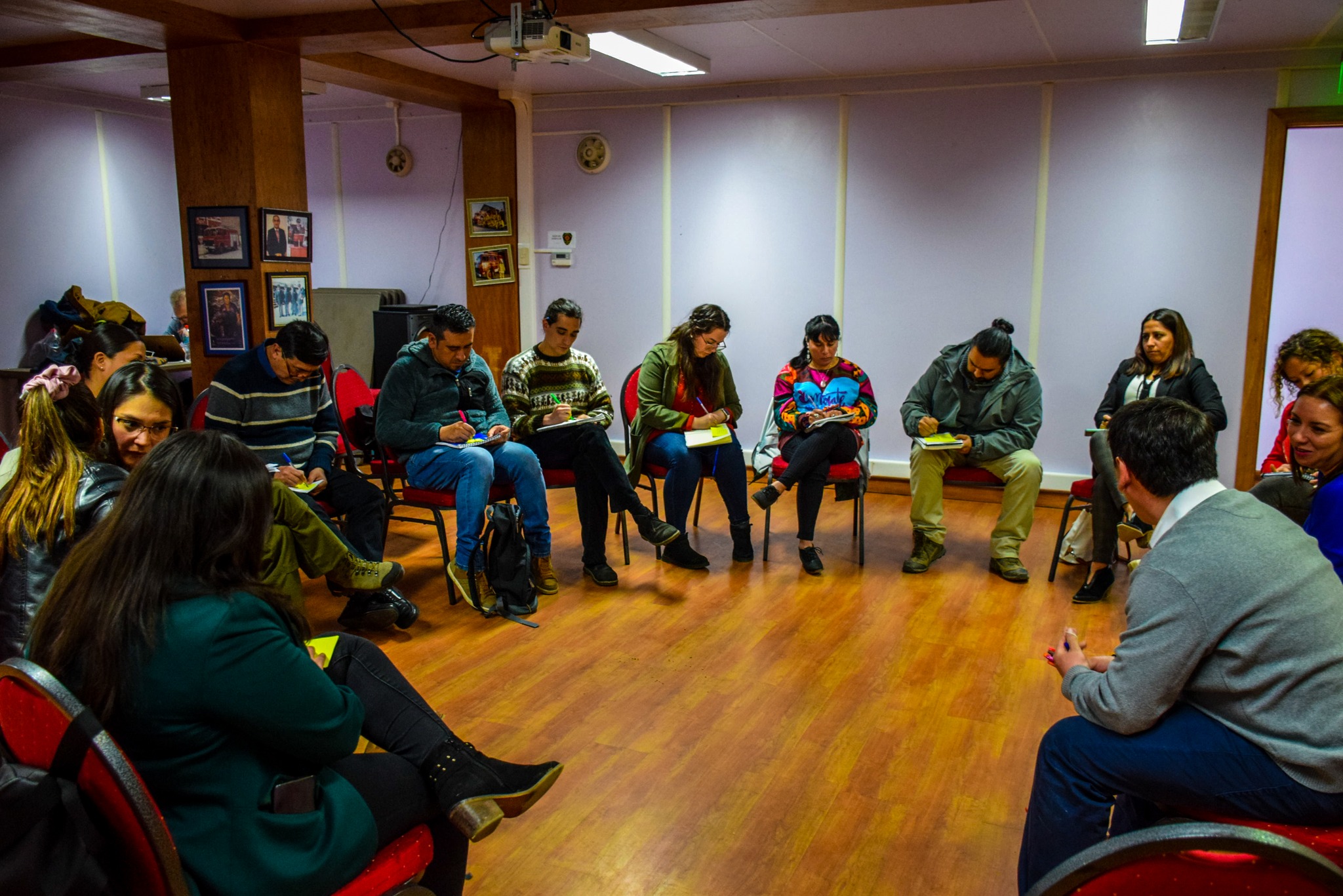 Encuentros de diálogo ciudadano realizaron SENADIS y FOSIS en Puerto Williams junto a la Delegación Provincial