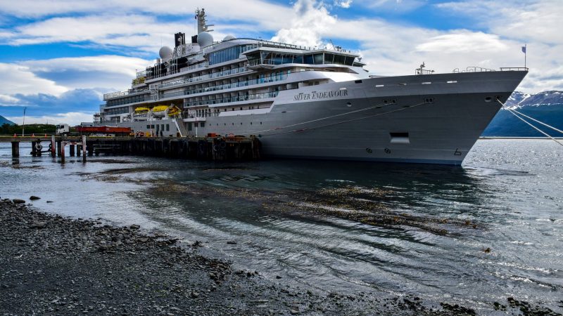 Tras inicio de temporada de cruceros 2022-2023: nuevas oportunidades laborales se abren para trabajadores portuarios de Puerto Williams