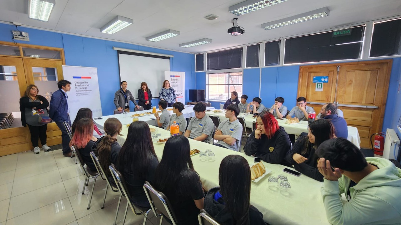 SEREMI de Deportes y Delegada Provincial de Ultima Esperanza destacan logros de deportistas natalinos del Futsal