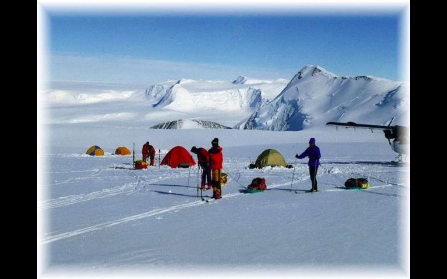 Se cumplieron 25 años de la inédita expedición antártica de la UMAG al Monte Vinson