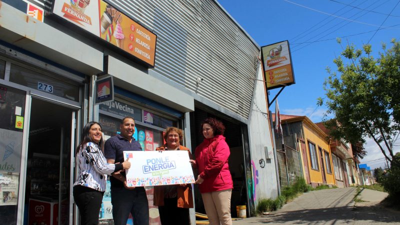 Autoridades regionales de Gobierno entregan reconocimiento a beneficiario del programa Ponle Energía a tu Pyme 2021