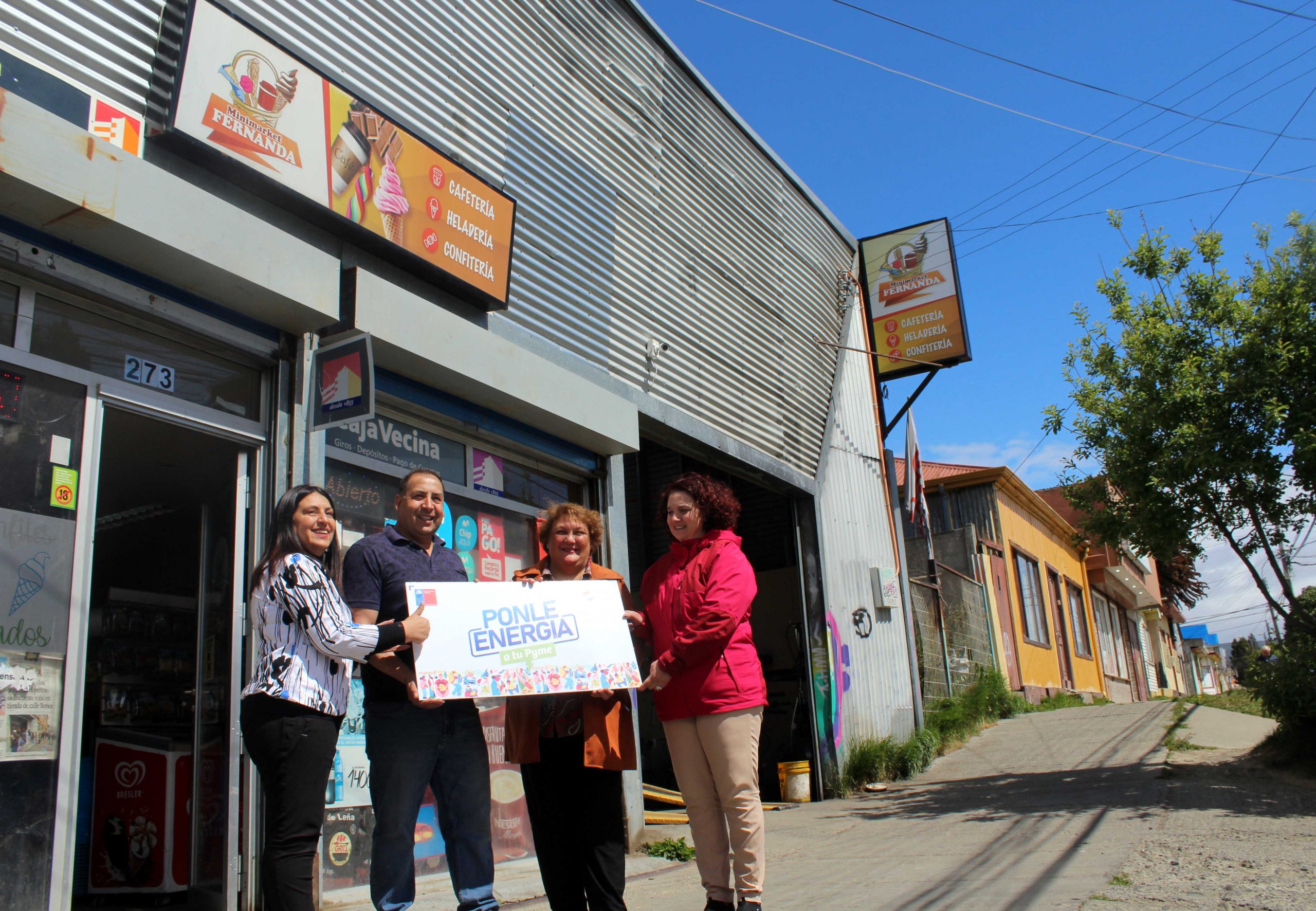 Autoridades regionales de Gobierno entregan reconocimiento a beneficiario del programa Ponle Energía a tu Pyme 2021