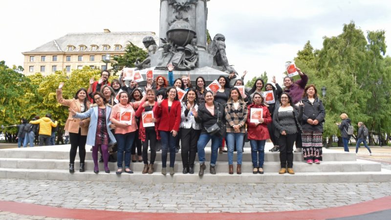 31 mujeres certificadas en Manipulación de Alimentos gracias al programa Mujeres Jefas de Hogar en Magallanes