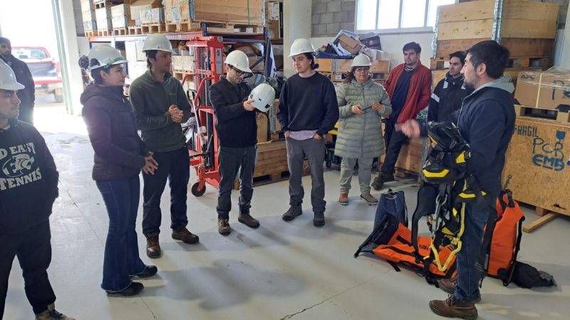 Estudiantes y docentes UMAG conocieron el funcionamiento de la Planta Experimental de Hidrógeno de Pico Truncado