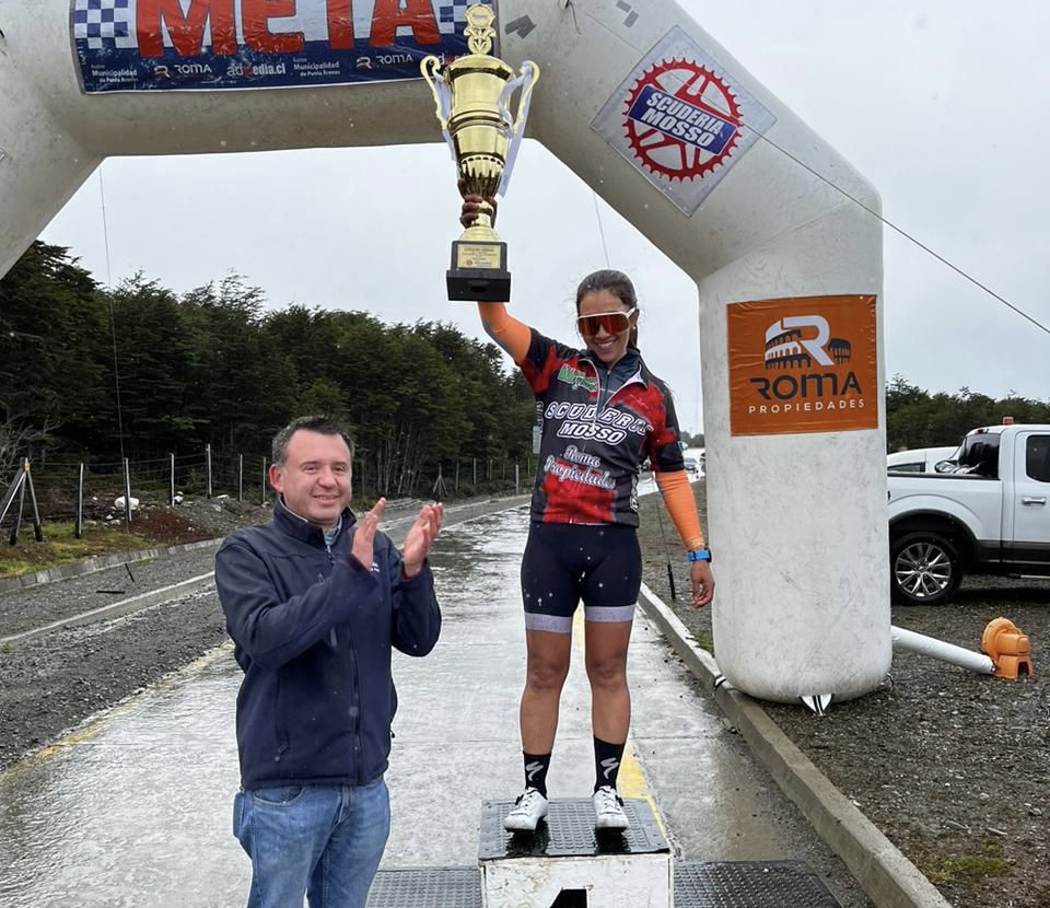 Ariela Mansilla y Patricio Alvarez ganaron la VIII versión de la vuelta ciclista al Estrecho de Magallanes.