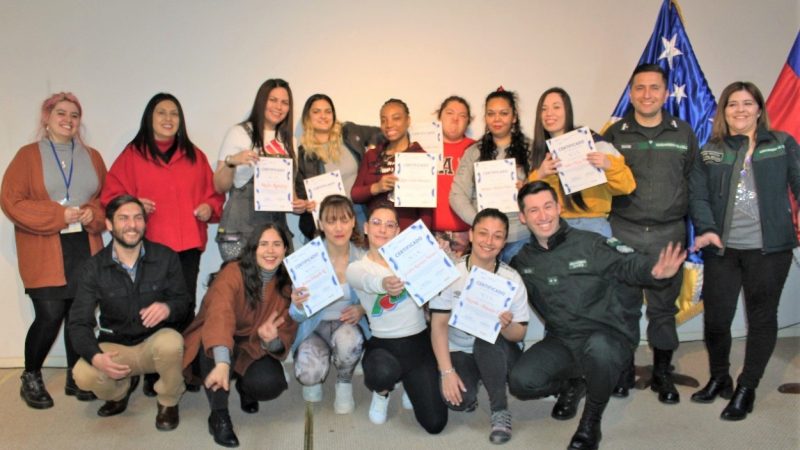 SEREMI de Justicia y DDHH Michelle Peutat destaca formación de internas del Centro Penitenciario de Punta Arenas