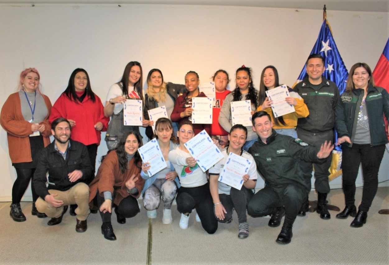 SEREMI de Justicia y DDHH Michelle Peutat destaca formación de internas del Centro Penitenciario de Punta Arenas