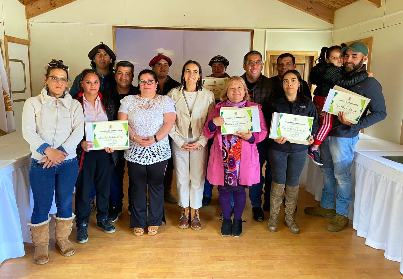 Municipalidad de Río Verde ayuda a vecinos y vecinas a nivelar sus estudios de enseñanza básica y media