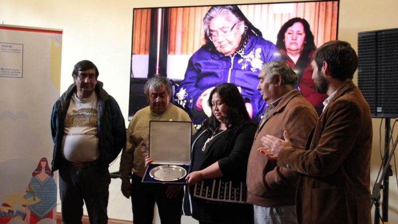 Seremi de las Culturas de Magallanes rindió homenaje a Cristina Calderón en el Día Nacional de la Artesana y Artesano