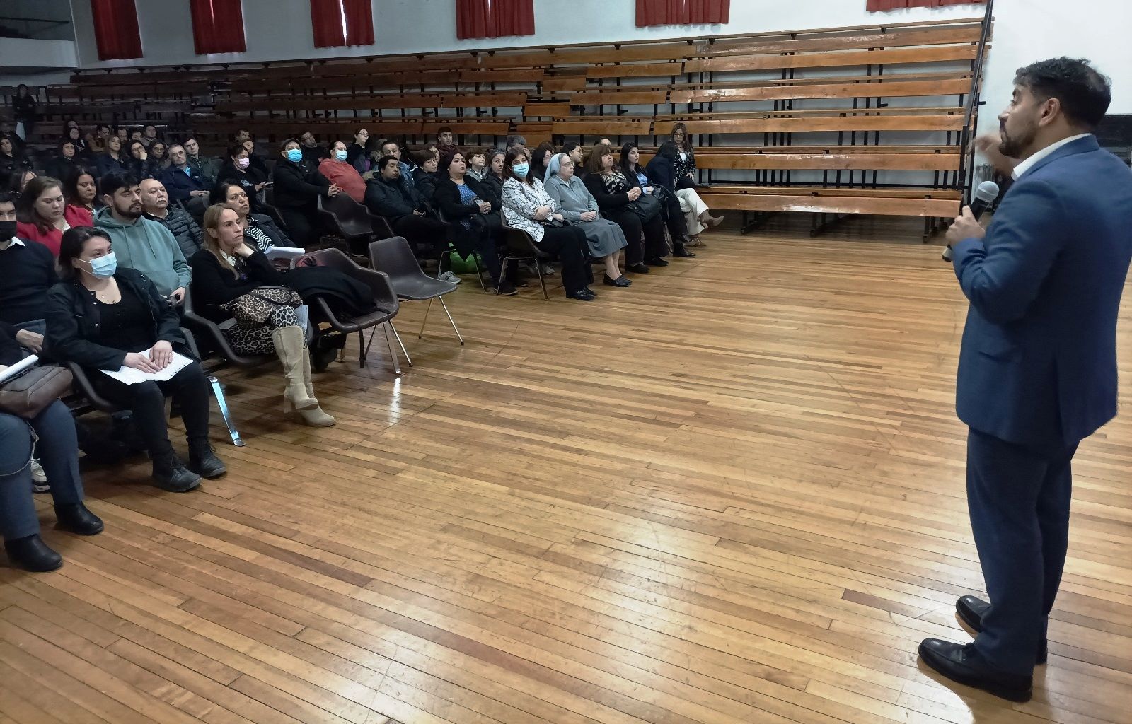 Fiscalía de Punta Arenas realizó charla a docentes, padres y apoderados y alumnas del INSAFA