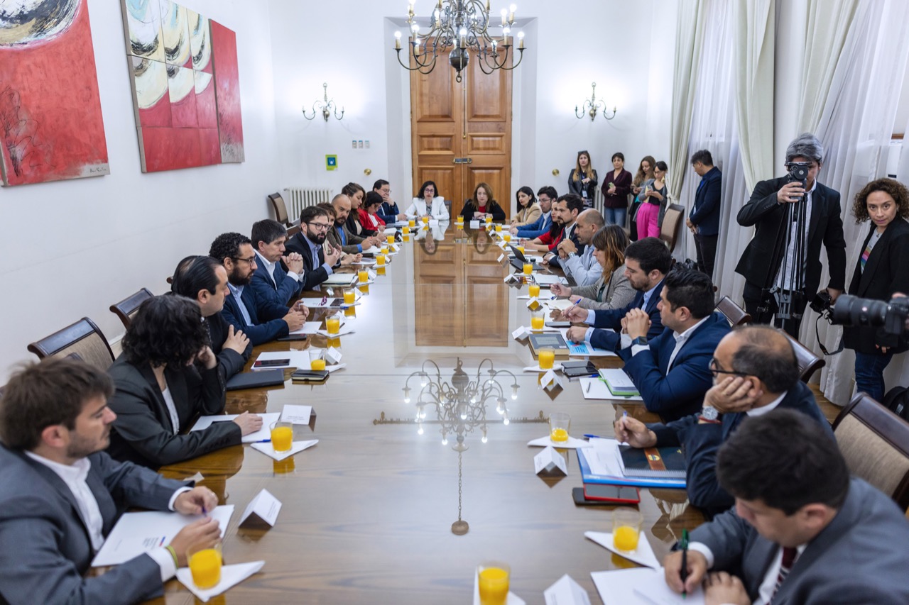 Delegada Presidencial de Magallanes Luz Bermúdez participó en jornada de trabajo junto al Presidente Gabriel Boric
