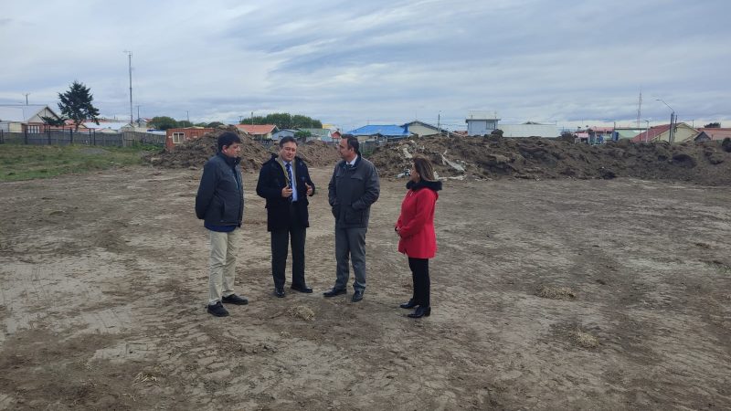 Presidente (S) de la Corte de Apelaciones de Punta Arenas visitó terreno donde se construirá el nuevo Juzgado de Letras y Garantía de Porvenir