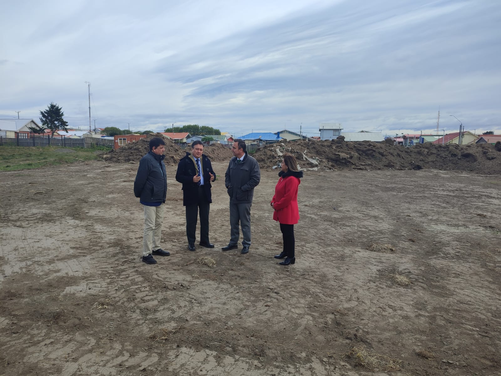 Presidente (S) de la Corte de Apelaciones de Punta Arenas visitó terreno donde se construirá el nuevo Juzgado de Letras y Garantía de Porvenir
