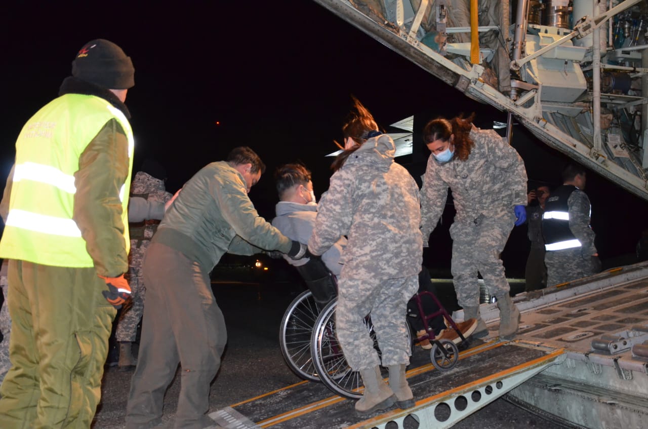 FACH realiza evacuación aeromédica de tres pacientes desde la Antártica