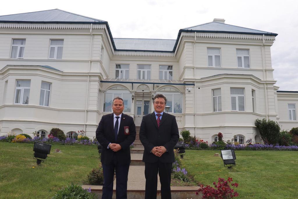 Presidente (s) de la Corte de Apelaciones de Punta Arenas recibió saludo protocolar del nuevo jefe regional de la Policía de Investigaciones