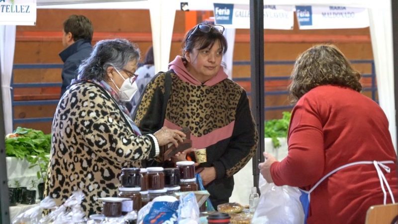 Exitosa Feria Gourmet organizada por la Municipalidad de Punta Arenas convocó a cerca de 30 productores locales