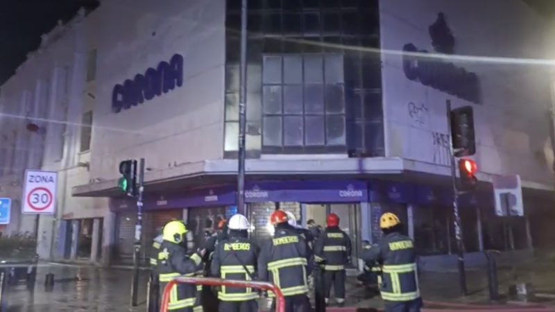 Incendio afectó a tienda Corona en Punta Arenas