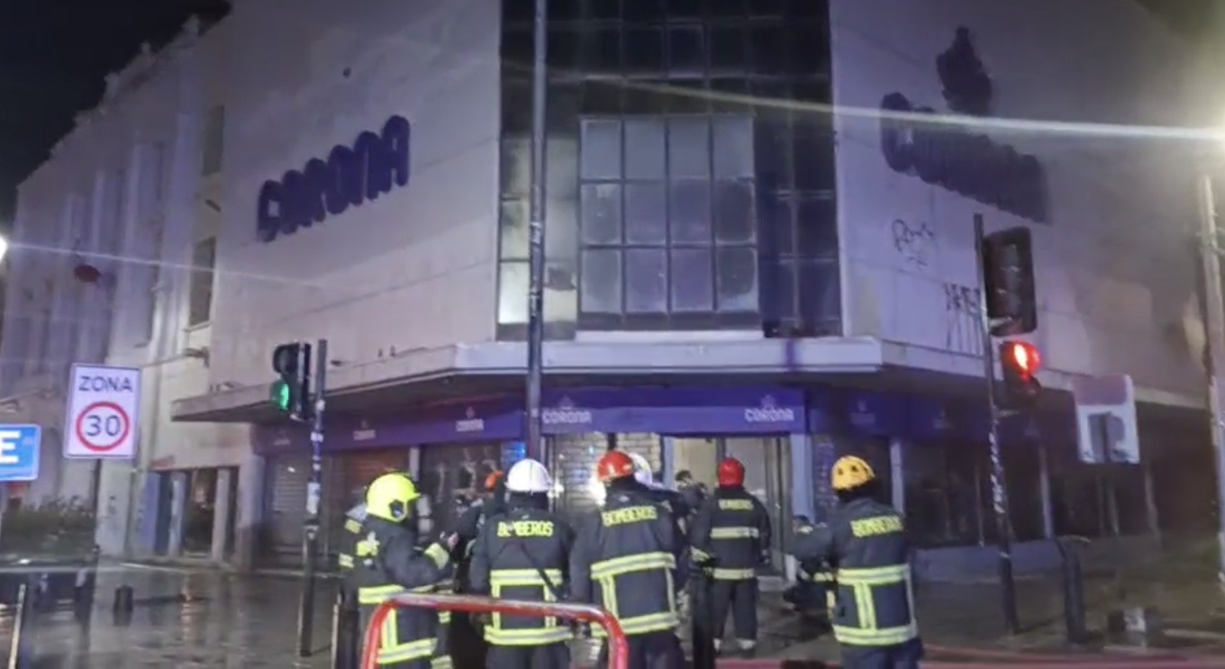 Incendio afectó a tienda Corona en Punta Arenas