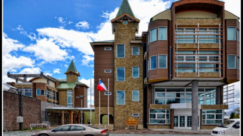 Municipalidad de Puerto Natales firmó decreto de traspaso de los establecimientos municipales al Servicio Local de Educación | Alcaldesa Oyarzo fue acusada de notable abandono de deberes