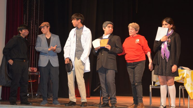 Destacan presentación de obra «Fausto» por estudiante del Liceo Hernando de Magallanes de Porvenir en Festival Regional de Teatro Estudiantil