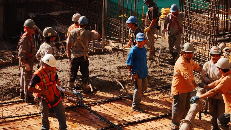 Estudio revela que 50% de los trabajadores en Chile recibe sueldo menor a $ 458 mil mensuales