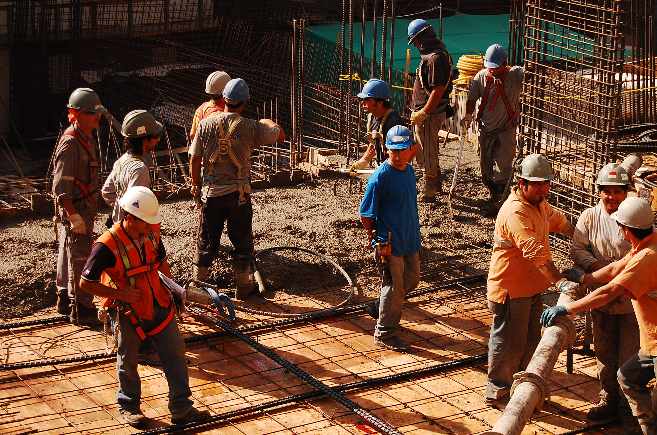 Estudio revela que 50% de los trabajadores en Chile recibe sueldo menor a $ 458 mil mensuales