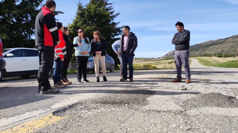 Destacan proyecto de pavimentación en ruta Y-150 hacia el Parque Torres del Paine | Delegada Romina Alvarez participa en entrega de terrenos con autoridades regionales