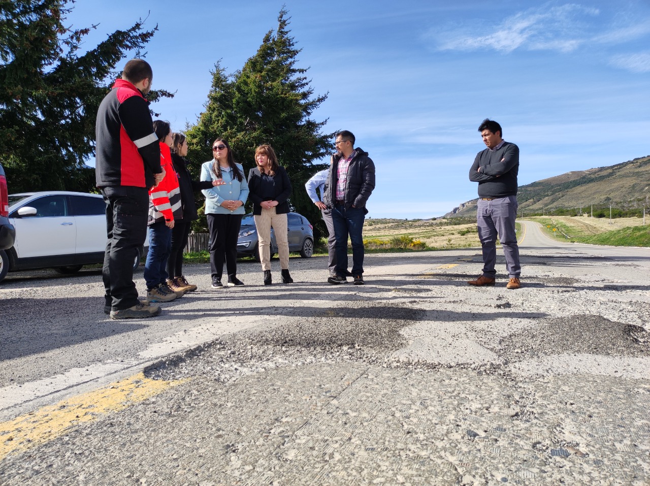 Destacan proyecto de pavimentación en ruta Y-150 hacia el Parque Torres del Paine | Delegada Romina Alvarez participa en entrega de terrenos con autoridades regionales