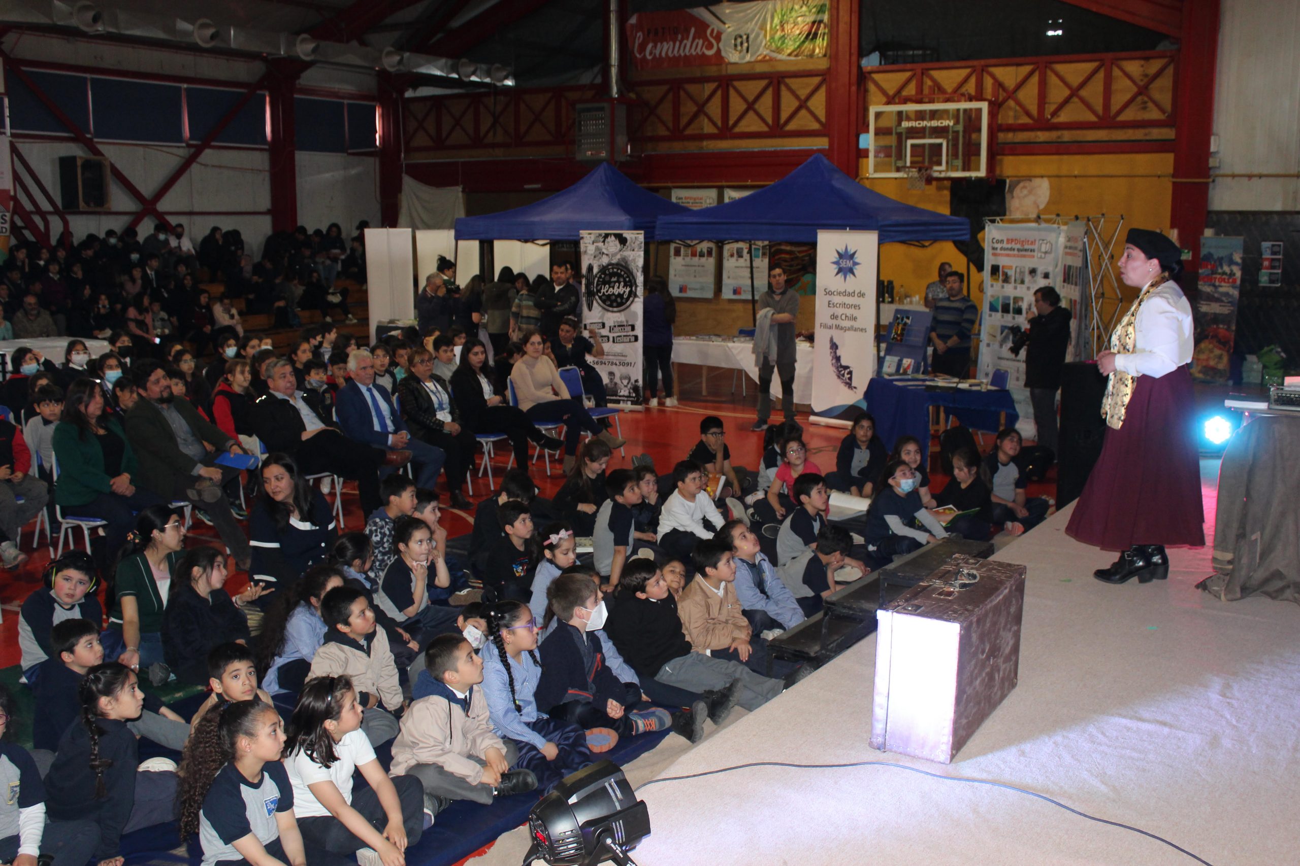 Feria literaria «Vendaval Cultural en Magallanes» se realizó en Puerto Williams
