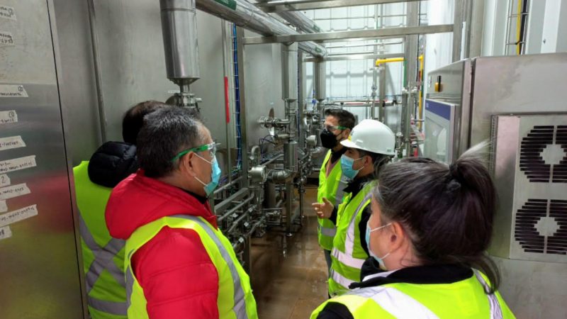 Académicos y estudiantes de Ingeniería Química la UMAG visitan planta de levadura de Cervecería Austral en Punta Arenas