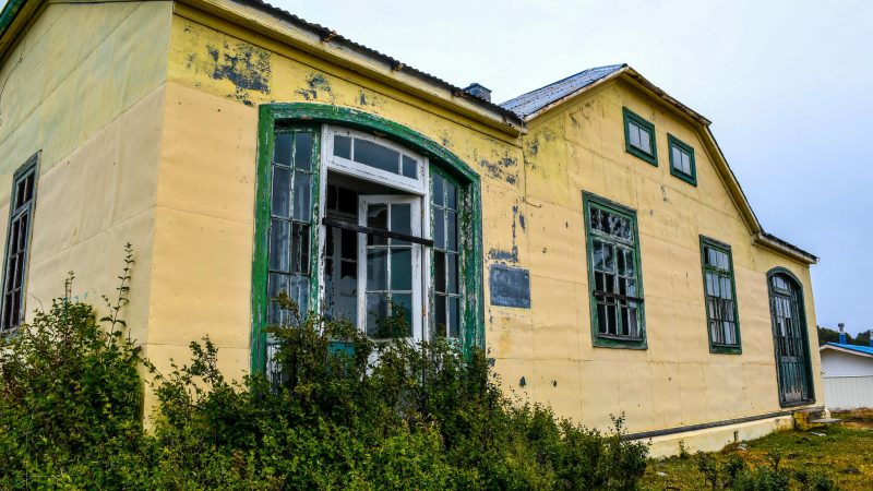 Investigación concluye que es posible restaurar ex retén de Carabineros de Puerto Navarino