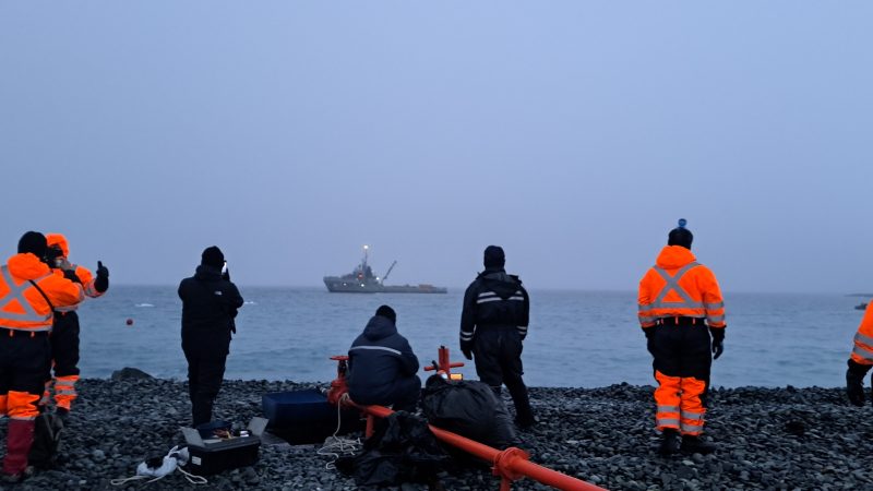 Remolcador ATF 66 “Galvarino” realizó reaprovisionamiento de combustible a Base Naval Antártica “Arturo Prat”