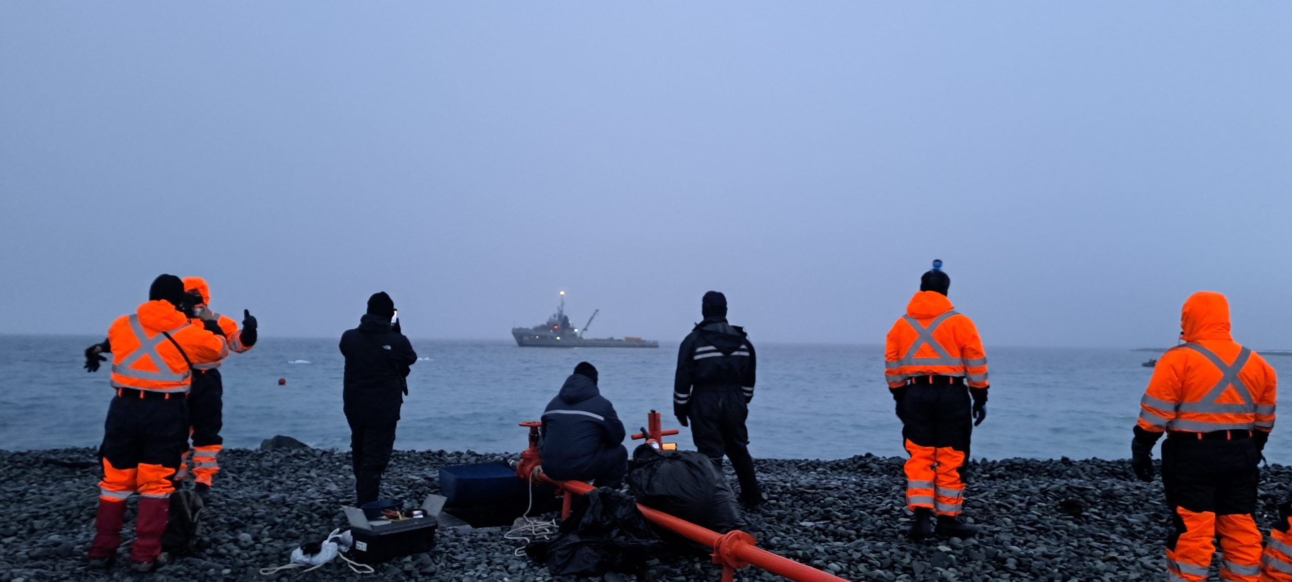 Remolcador ATF 66 “Galvarino” realizó reaprovisionamiento de combustible a Base Naval Antártica “Arturo Prat”