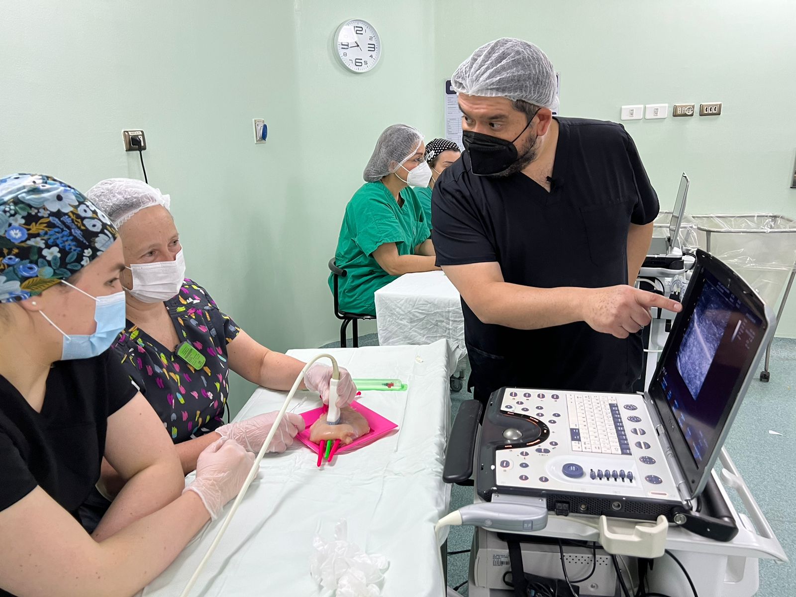 Doctor de la Clínica Universidad de los Andes realizará Operativo médico en el Hospital Regional de Punta Arenas