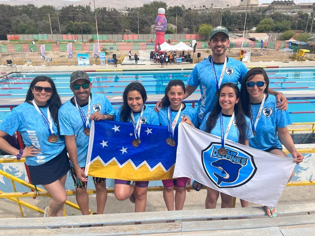 Nadadores cierran el año con medallas de oro en campeonato internacional