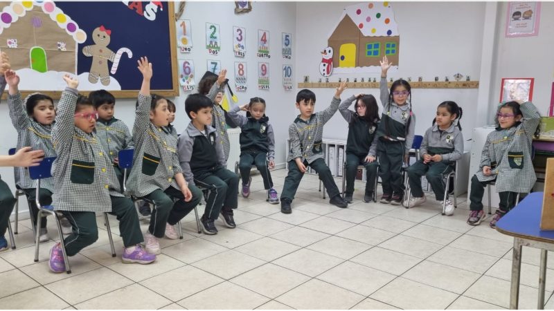 Mediante teatro Kamishibai refuerzan valores de amistad y empatía con niños de nivel pre-kinder y kinder en Punta Arenas