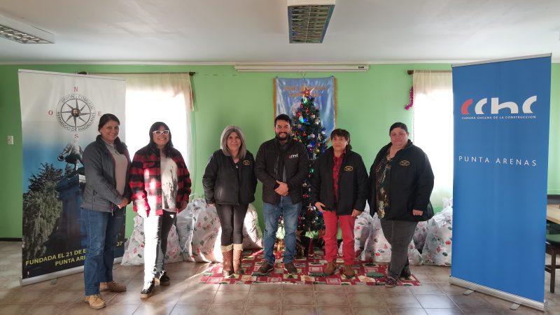 UNCO Hernando de Magallanes anticipó la Navidad con la entrega de dulces para niños y niñas de Punta Arenas