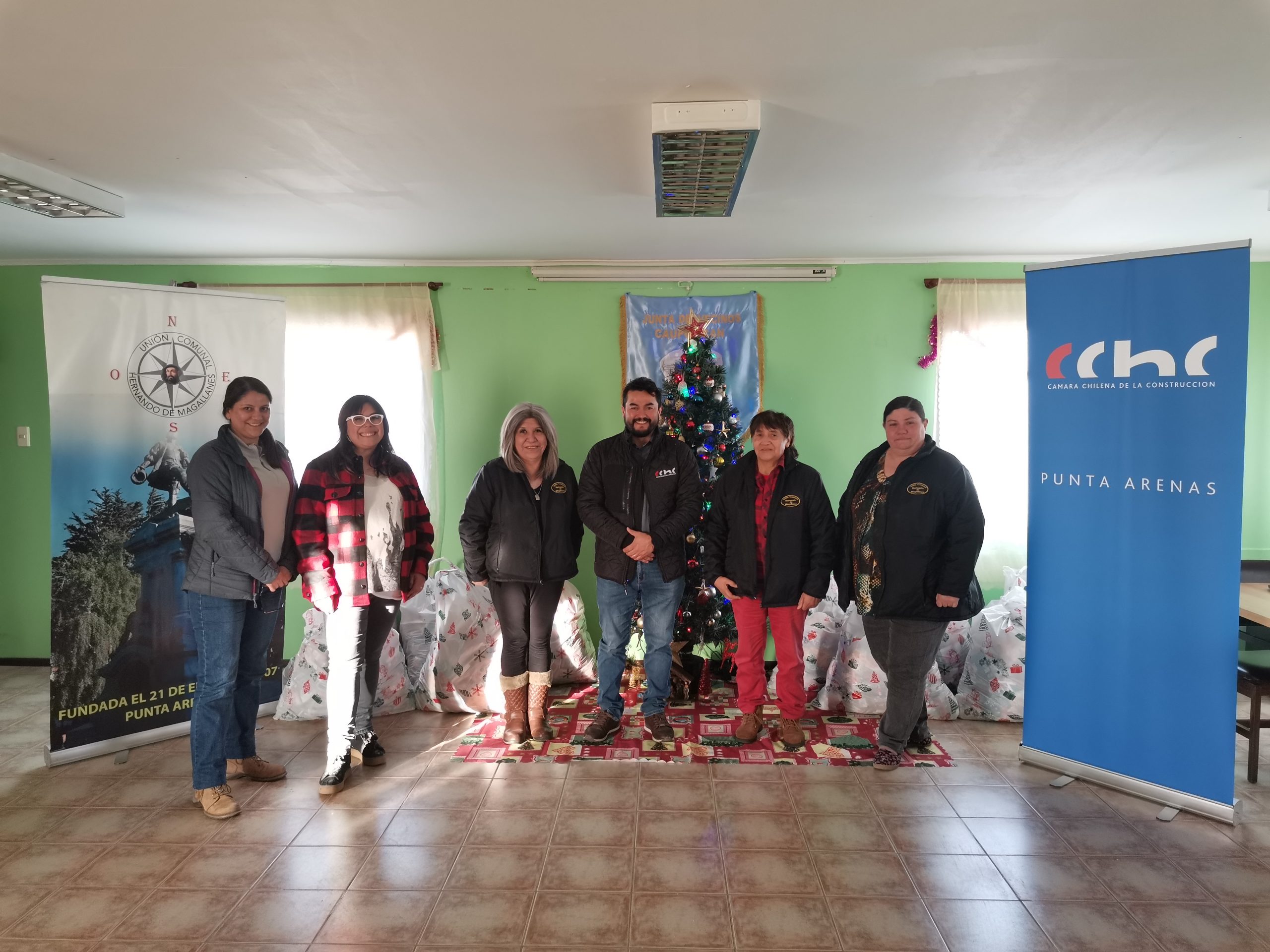 UNCO Hernando de Magallanes anticipó la Navidad con la entrega de dulces para niños y niñas de Punta Arenas