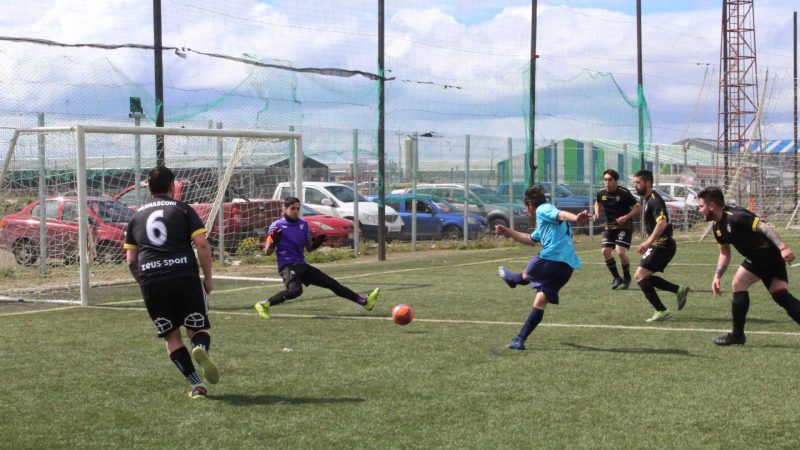 Constructora SALFA arrasó en la Liga de la Construcción que se jugó en canchas de Punta Arenas