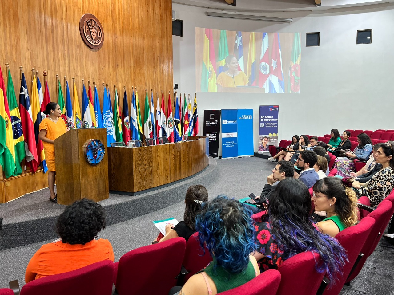 Labores de cuidado son la principal barrera para la formación laboral de mujeres migrantes, de pueblos originarios y de disidencias sexuales en Chile