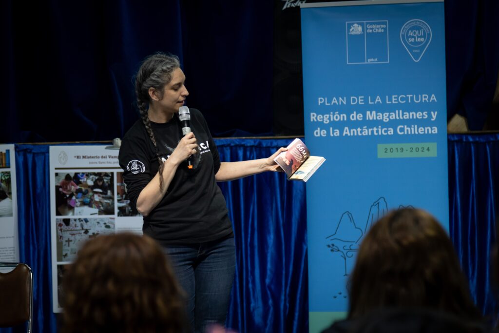 INACH presenta segunda edición del libro “Antártica en cifras” en las cuatro provincias de la región de Magallanes y Antártica Chilena