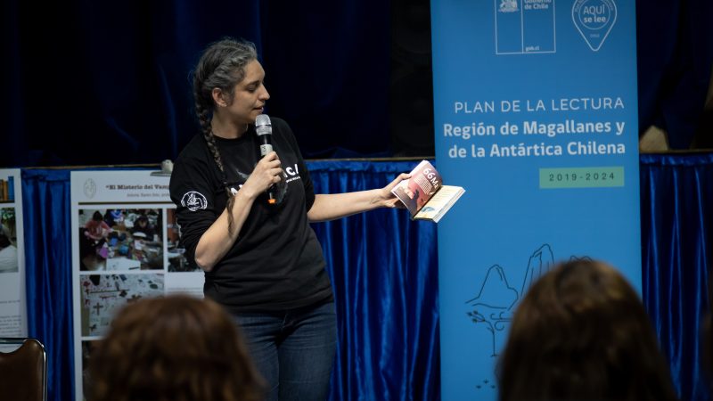 INACH presenta segunda edición del libro “Antártica en cifras” en las cuatro provincias de la región de Magallanes y Antártica Chilena