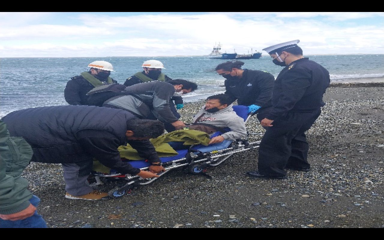 Capitanía de Puerto de Punta Delgada apoyó evacuación médica de tripulante en Primera Angostura del Estrecho de Magallanes
