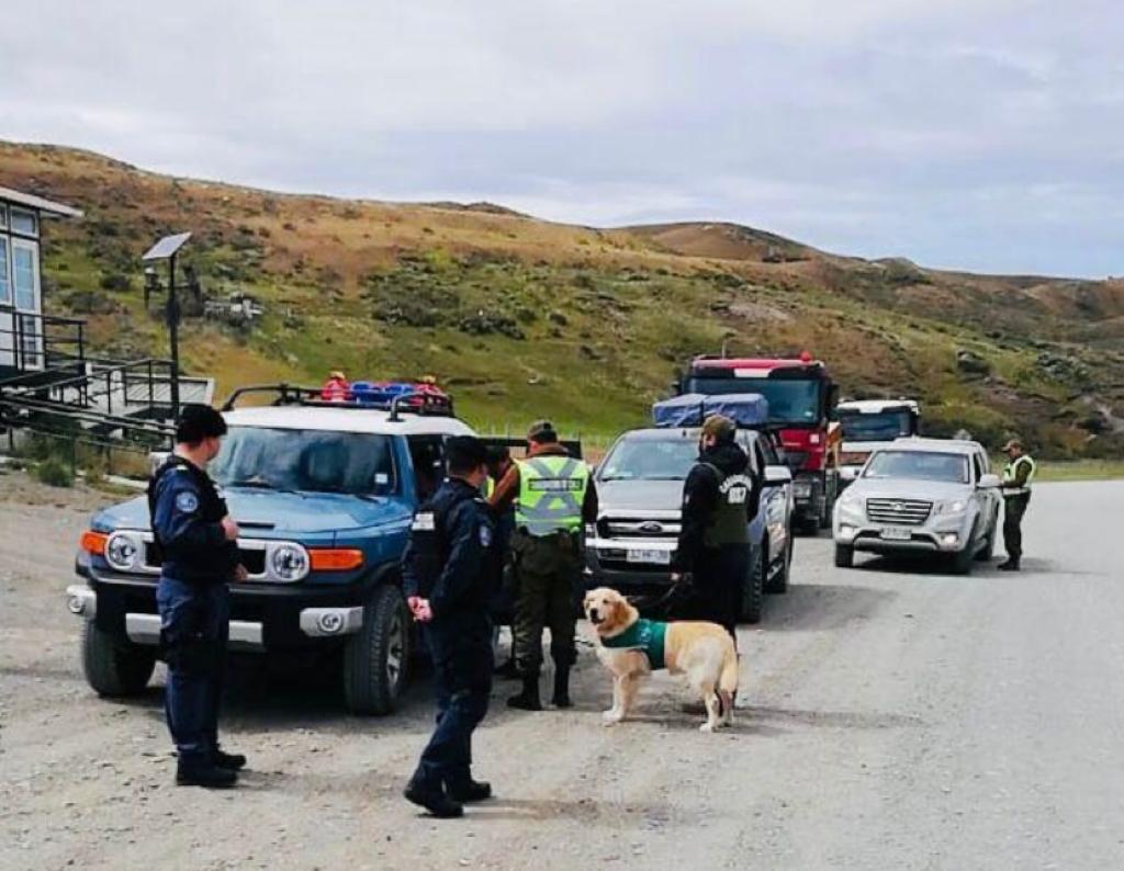 Carabineros y Armada realizan operativos de conjuntos de control preventivo y fiscalización