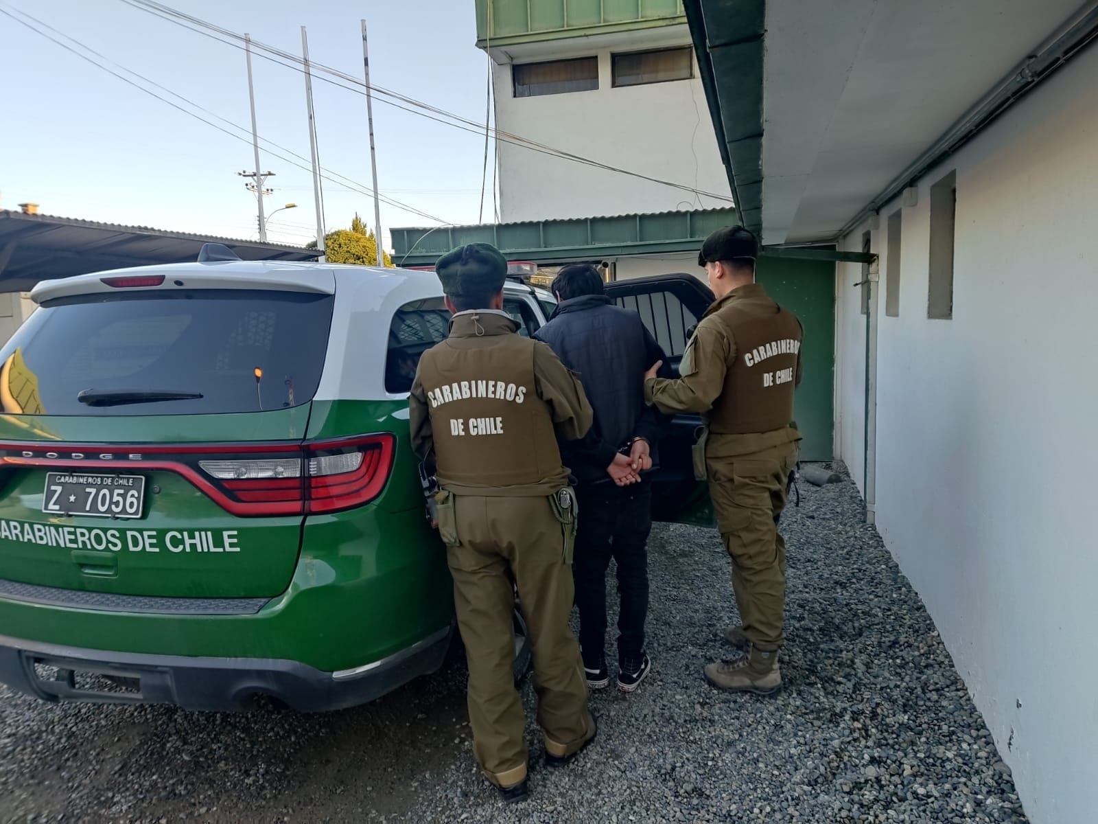 Carabineros detiene a peligroso sujeto que portaba un arma de fuego