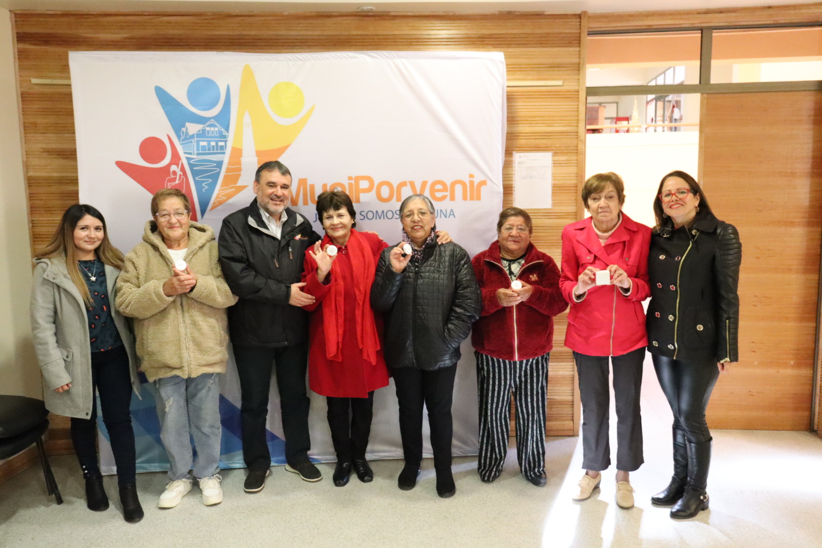 Adultos mayores de Porvenir reciben “botones de pánico”