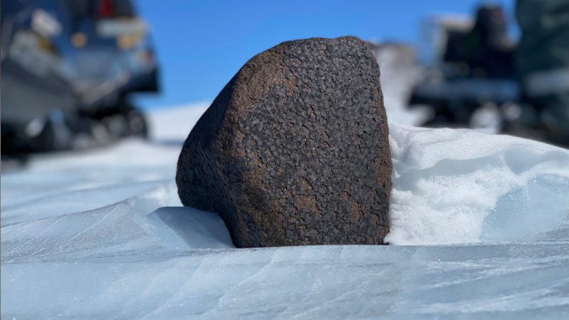 Encuentran cinco meteoritos en la Antártica, incluido uno de 7,6 kg de peso