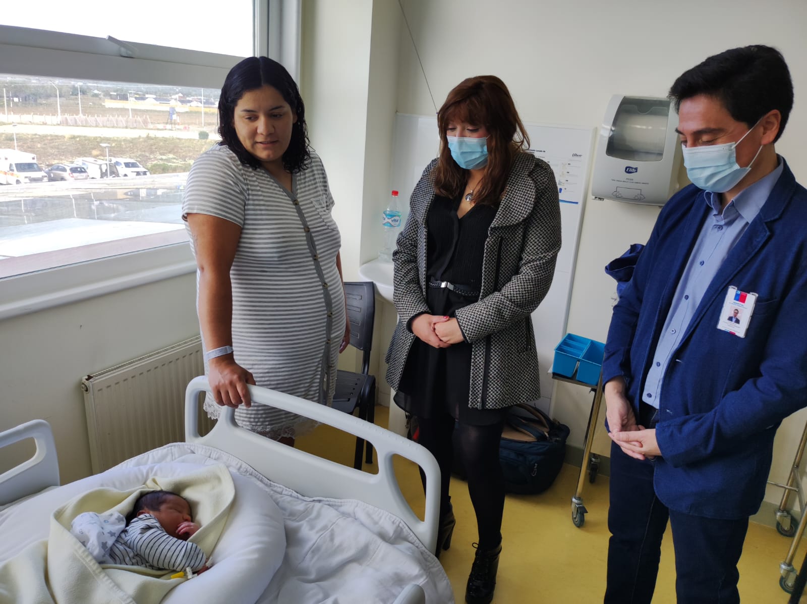 Delegada Romina Alvarez visita primer bebé nacido en Puerto Natales en 2023
