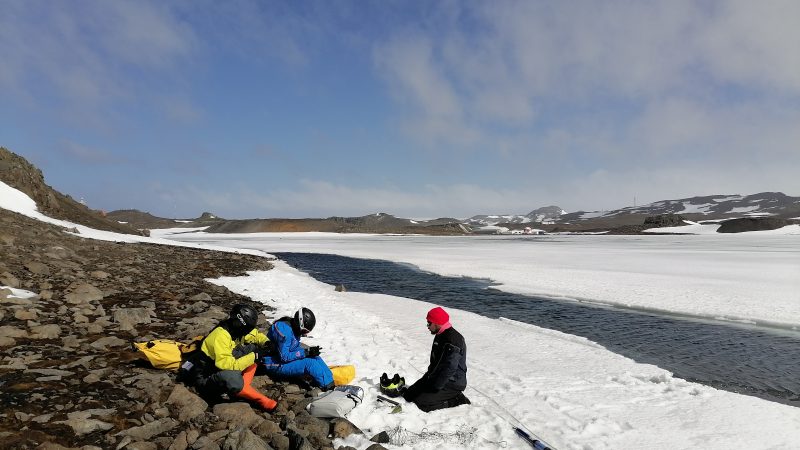 Nueva investigación estudia el lago más grande de la Isla Rey Jorge en Antártica