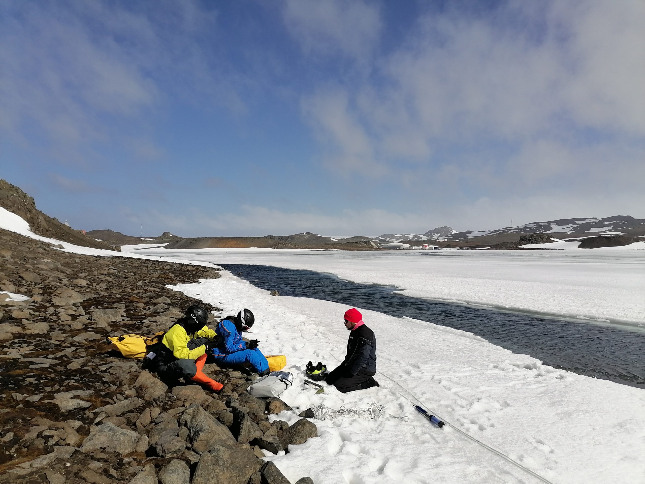 Nueva investigación estudia el lago más grande de la Isla Rey Jorge en Antártica